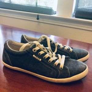 Tao’s Distressed Fashion Sneaker